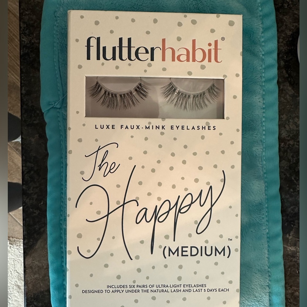 Flutter habit falsies,
Lashes